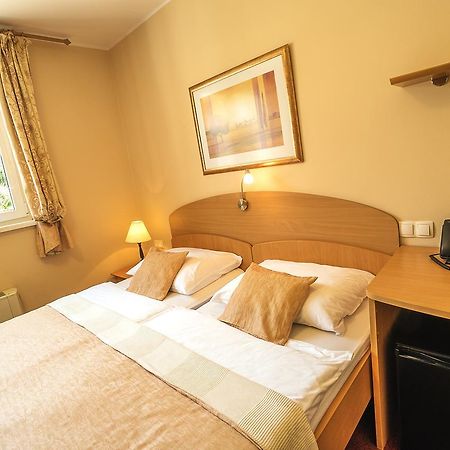 Guest House Pri Gondoli Marburgo Esterno foto